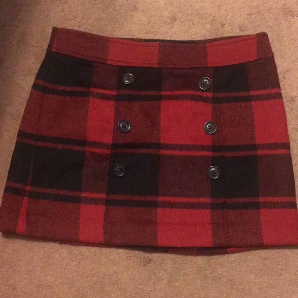 Gap plaid wool skirt with buttons.